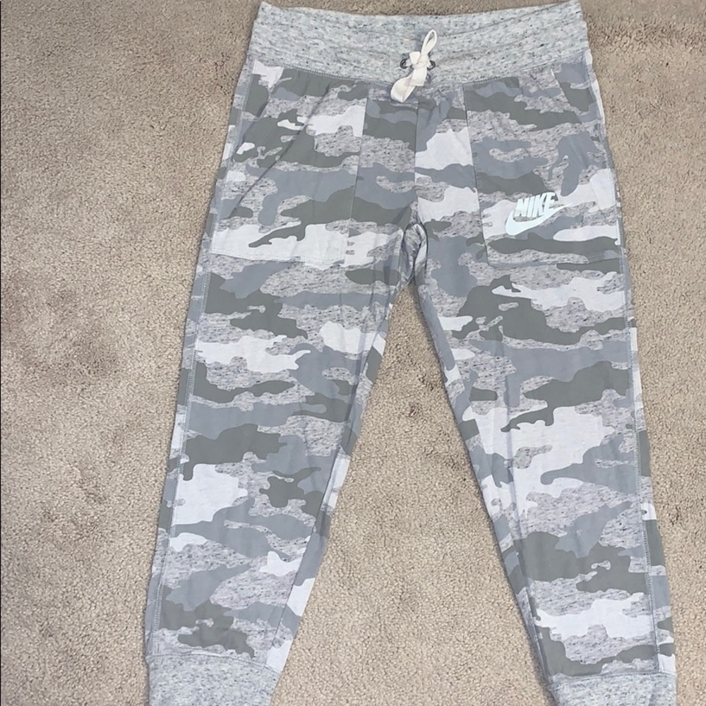 Nike light grey cropped joggers